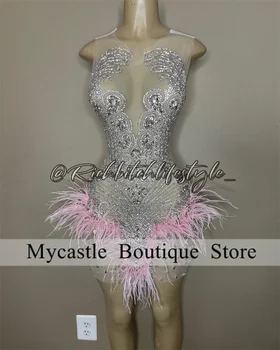 2023 Мини-коктейльные платья с розовыми перьями, расшитые бисером 2023 Короткое платье для выпускного вечера для девочек, платье для вечеринки в честь Дня рождения с блестящими кристаллами