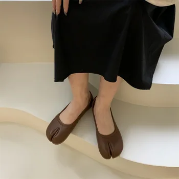 Tabi Zapatos Para Mujeres / Женская обувь с раздельным носком, Новая Нишевая повседневная однотонная обувь на плоской подошве, Нежная Маленькая Кожаная обувь
