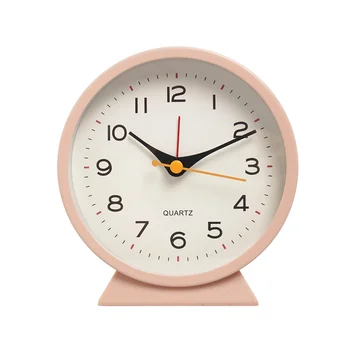 Аналоговый будильник в стиле ретро с 4,5-дюймовым батарейным питанием, маленькие бесшумные металлические часы на прикроватной тумбочке с подсветкой (розовый)