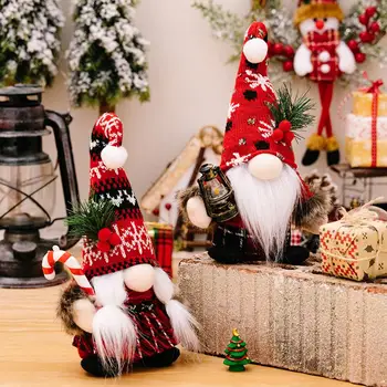 Вязаная шапка кукла-гном ручной работы Очаровательная рождественская кукла-гном ручной работы с вязаной шапкой с помпоном из сосновых иголок и ягод для вечеринки