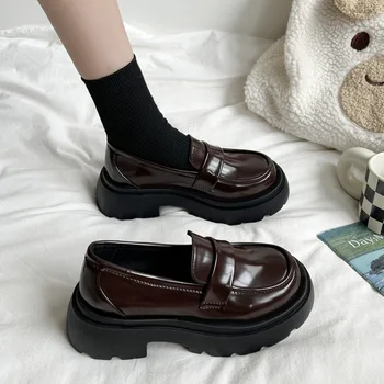 Женские весенне-осенние новинки 2023 года в простом британском стиле, маленькие кожаные туфли на толстом каблуке и темпераментные тонкие туфли
