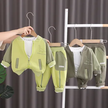 Комплект из трех предметов для мальчиков, осень 2023, новое детское пальто на молнии с динозавром, футболка и брюки, одежда для маленьких детей