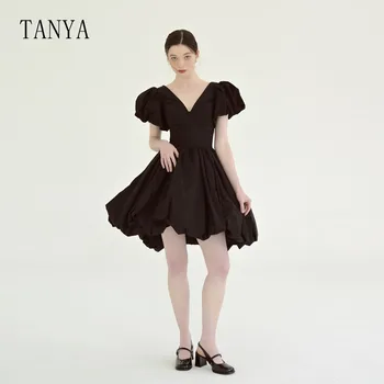 Красивое вечернее платье с глубоким Vобразным вырезом и короткими пышными рукавами, простое черное мини-платье трапециевидной формы для вечеринки