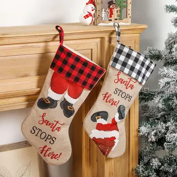 Новые рождественские декоративные изделия, красные и черные носки в клетку для пожилых людей, подарочный пакет с конфетами