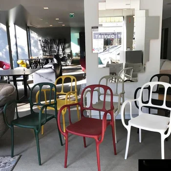 Простые табуреты для домашнего отдыха Творческая личность с подлокотником Обеденные стулья Одно Литье Пластиковая скамейка для ресторана под открытым небом